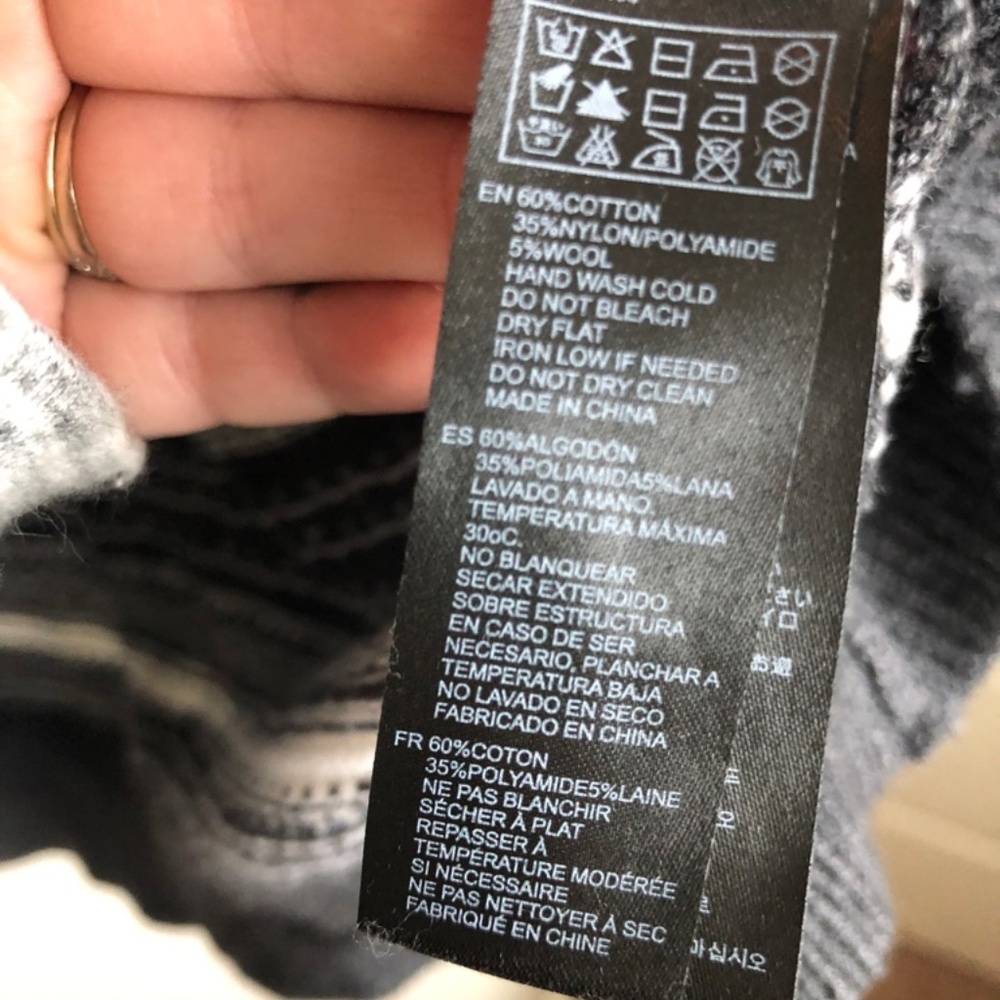 Forever 21 Grey Aztec LS Sweater Small D49 - Picture 3 of 4